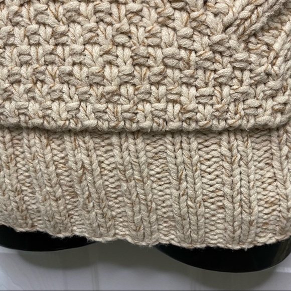 Roots Winter Edition Sweater Hooded Beige Size Medium - Picture 4 of 9